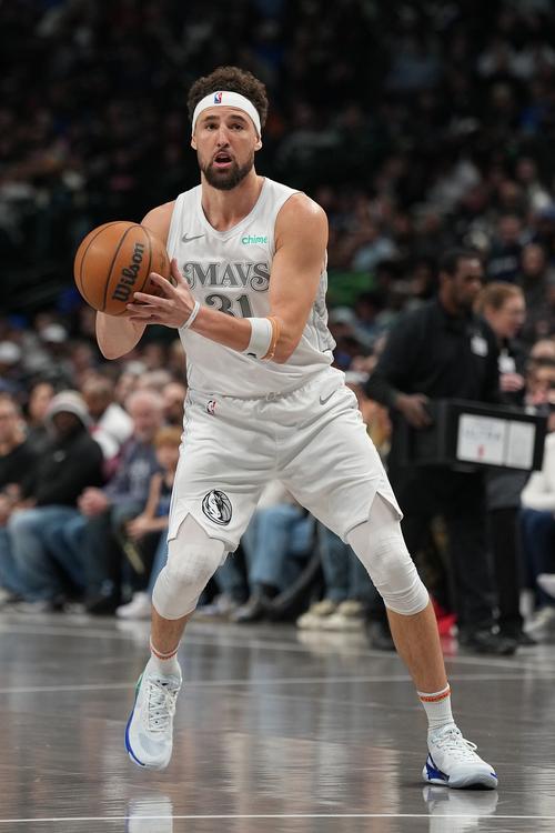 你就和女友玩吧！克莱7中2得8分4板1断 三分6中1