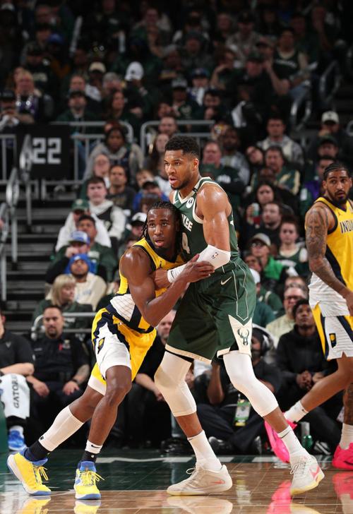 详细阅读:字母哥开季连续两场以60+%命中率砍下30+10+5 历史首人 字母哥开季连续两场以60+%命中率砍下30+10+5 历史首人