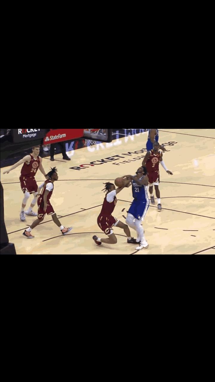 详细阅读:禁区任人飞!卡林顿送抛传 巴格利在恩比德头上点进还要加罚 禁区任人飞!卡林顿送抛传 巴格利在恩比德头上点进还要加罚