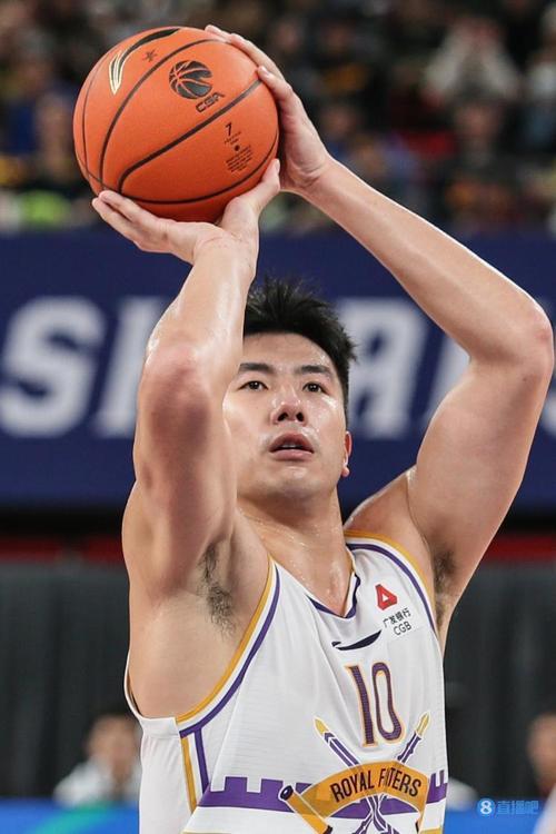 详细阅读:记者:北京全运男篮今日出征 邹雨宸丘天确定缺阵 记者:北京全运男篮今日出征 邹雨宸丘天确定缺阵