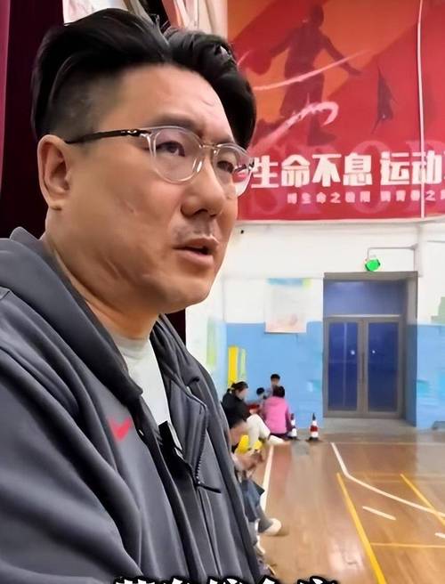 详细阅读:徐静雨谈杨瀚森被下放:就是想折腾折腾他 让他别老去探店了 徐静雨谈杨瀚森被下放:就是想折腾折腾他 让他别老去探店了