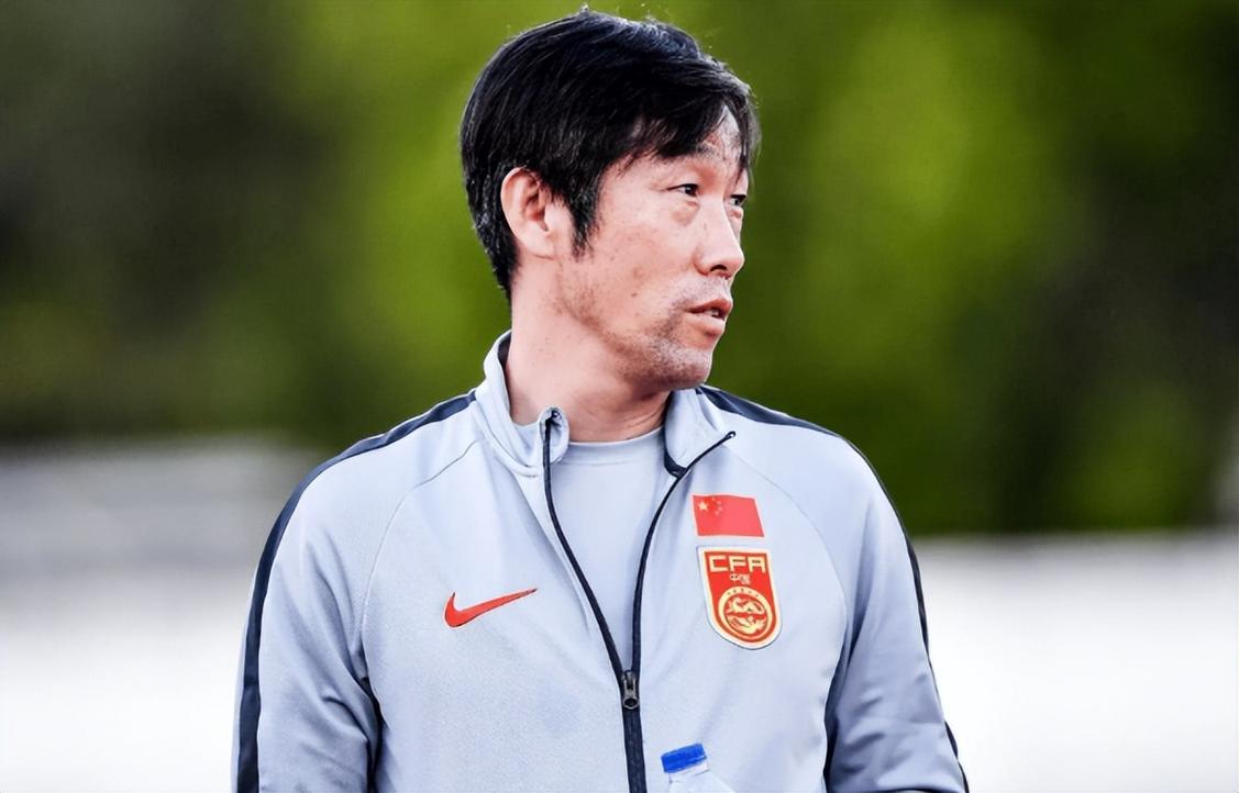 足球报：国足过往三任外教都不尽如人意，给本土教练机会可以理解